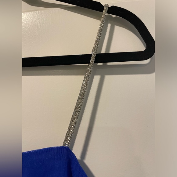 Dress - Picture 3 of 8